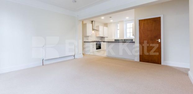 3 Bedroom, 2 bath, 1 reception Flat - Photo 1