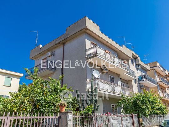 Appartamento in Affitto in Via Trecastagni a Roma - Foto 1