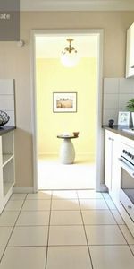 Quiet, open-living family home! - Photo 3