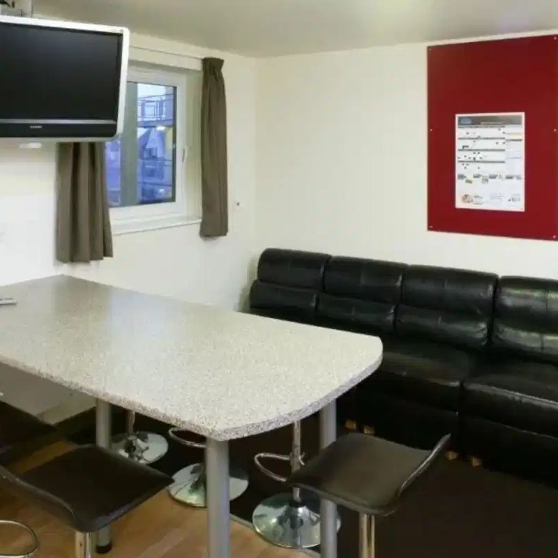 Large Room - Photo 1