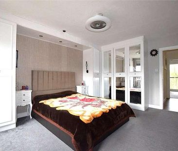 Wild Oaks, Acacia Road, Staines-upon-thames, Surrey, TW18 - Photo 4