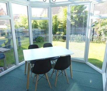 4 bedroom semi-detached house to rent - Photo 2