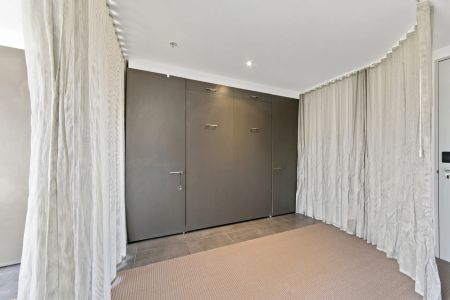 Modern Studio Apartment with Premium Amenities in the Heart of South Yarra - Photo 4