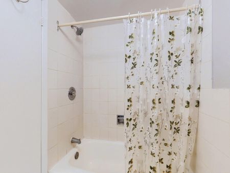 For Lease - 106 Walton Drive Unit# Basement, Aurora, Ontario - Photo 3