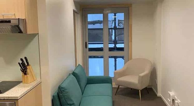 2 Bedroom, Fully Furnished in the Heart of the CBD - Photo 1