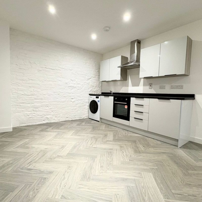 Piccadilly - Photo 1