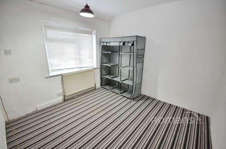 Cranbourne Road, Slough, Berkshire, SL1 - Photo 4