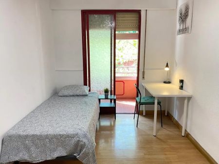 Calle del Cabo Machichaco, Madrid, Community of Madrid 28053 - Photo 2