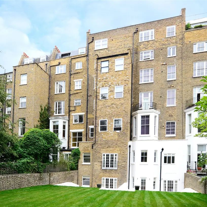 4 bedroom flat in 79-81 Lexham Gardens - Photo 1