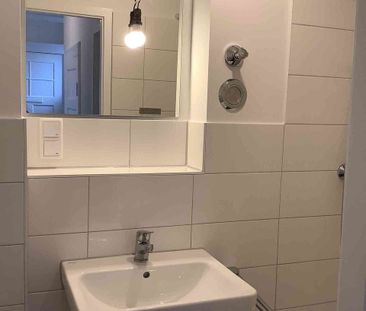 Mitten im Geschehen: gemütliche 2-Zimmer Wohnung mit Mansarde im Ze... - Foto 3