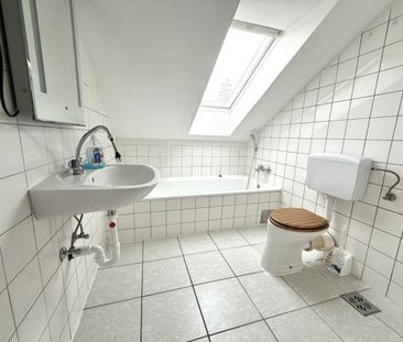 Fixe Besichtigung Di 23.06 um 17.00 Uhr! Günstige 4-Zimmer Mietwohn... - Photo 2