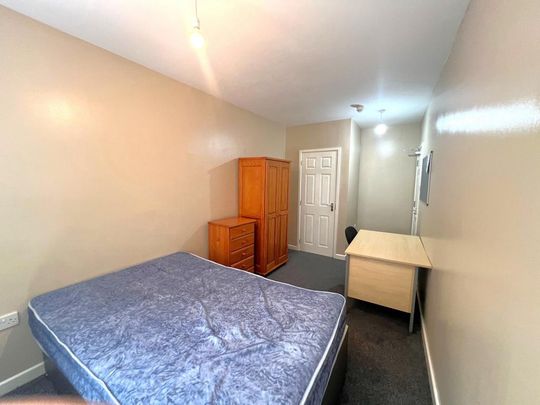 1 bedroom in a flat share to rent - Photo 1