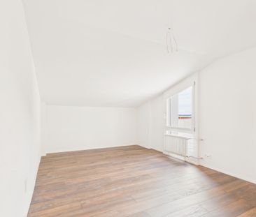 Modern 2.5-room apartment with pool - Photo 3