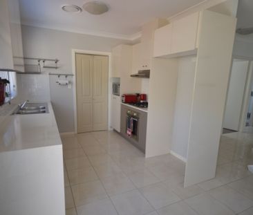 Modern 2 Bedroom Home - Photo 1