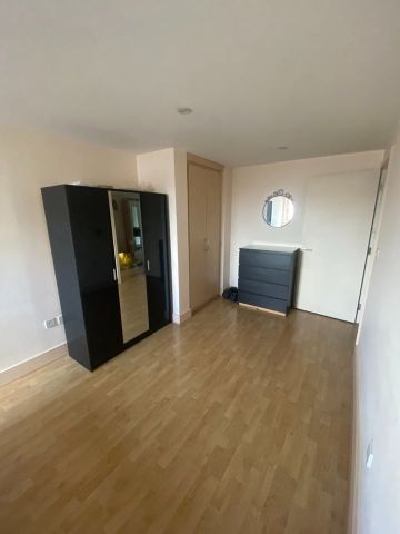 1 Bed Flat, Crew Street, E14 - Photo 2
