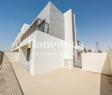 Ready to Move | Corner Unit | Unfurnished - Photo 3