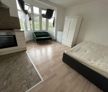 Studio to rent - Photo 1