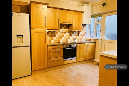 2 bedroom maisonette to rent - Photo 4