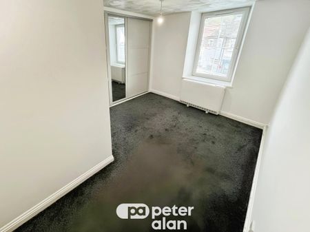 Gwern Avenue, Senghenydd, CAERPHILLY - Photo 2