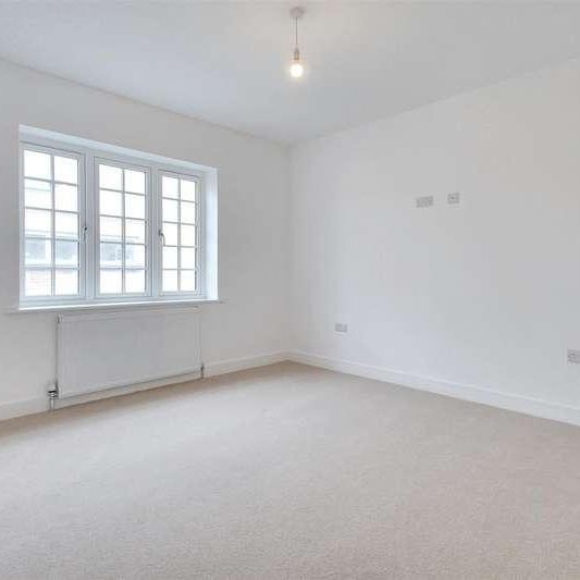 Tudor Court, Ferringham Lane, Ferring, Worthing, BN12 - Photo 1