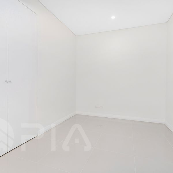 New Modern Apartment Available to Move in NOW !!! - Photo 1