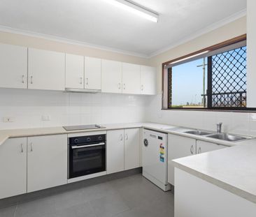 1/278 Marine Parade, Labrador, Qld 4215 - Photo 4