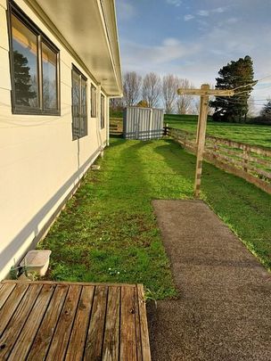 Paeroa. 3 bedroom Unit Internal access garage - Photo 1