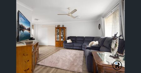Spacious Family Home in Prime Bracken Ridge Location – 30 Tralee Street - Photo 2