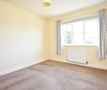 4 bedroom semi-detached house to rent - Photo 5