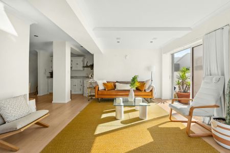 Bondi Pacific -Beachside Pad | Fully Furnished - Photo 2