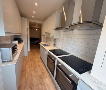 1 bedroom in a house share to rent - Photo 2
