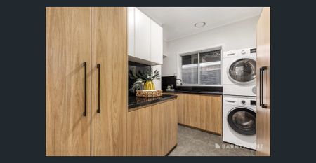 Grand Living in a Spacious Home - Photo 4