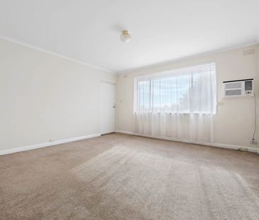 Spacious Two Bedroom Apartment in the Heart of Bentleigh East | Besser+Co - Photo 1