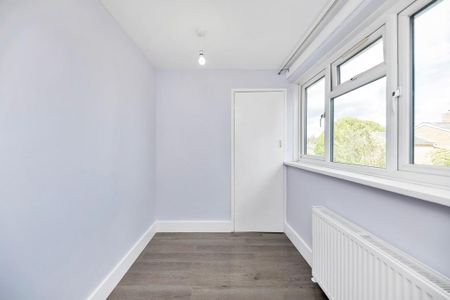 3 bedroom end of terrace house to rent - Photo 2