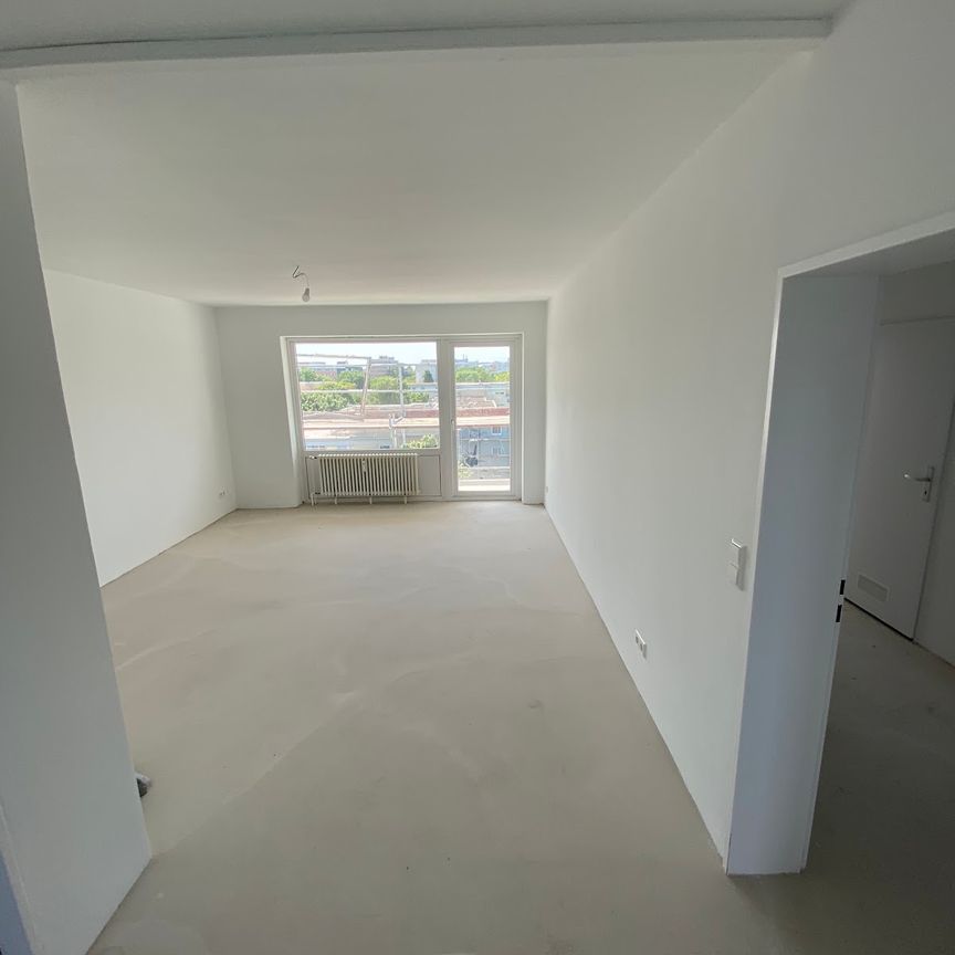 Dachgeschosswohung mit Weitblick 3-Zimmer // DG, rechts - Photo 1