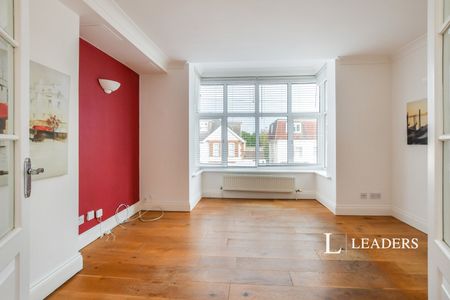 2 bedroom apartment to rent Burnaby Road, Bournemouth, Dorset, BH4 - Photo 3