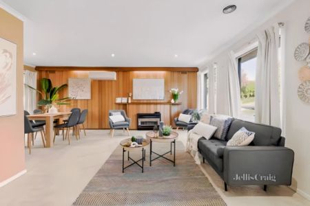 3 Bed, 1 Bath - Photo 3