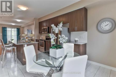 496 ROSSLAND ROAD W - Photo 5