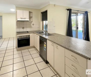 Spacious Family Home in the Heart of Tanah Merah - Photo 4