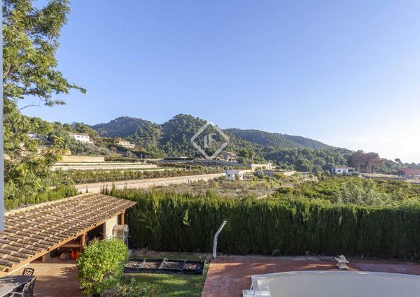 5 Bedroom house / villa with 134m² terrace for rent in Los Monasterios, Valencia