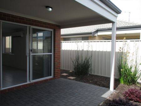 Modern Home in the Heart of Baldivis - Photo 5