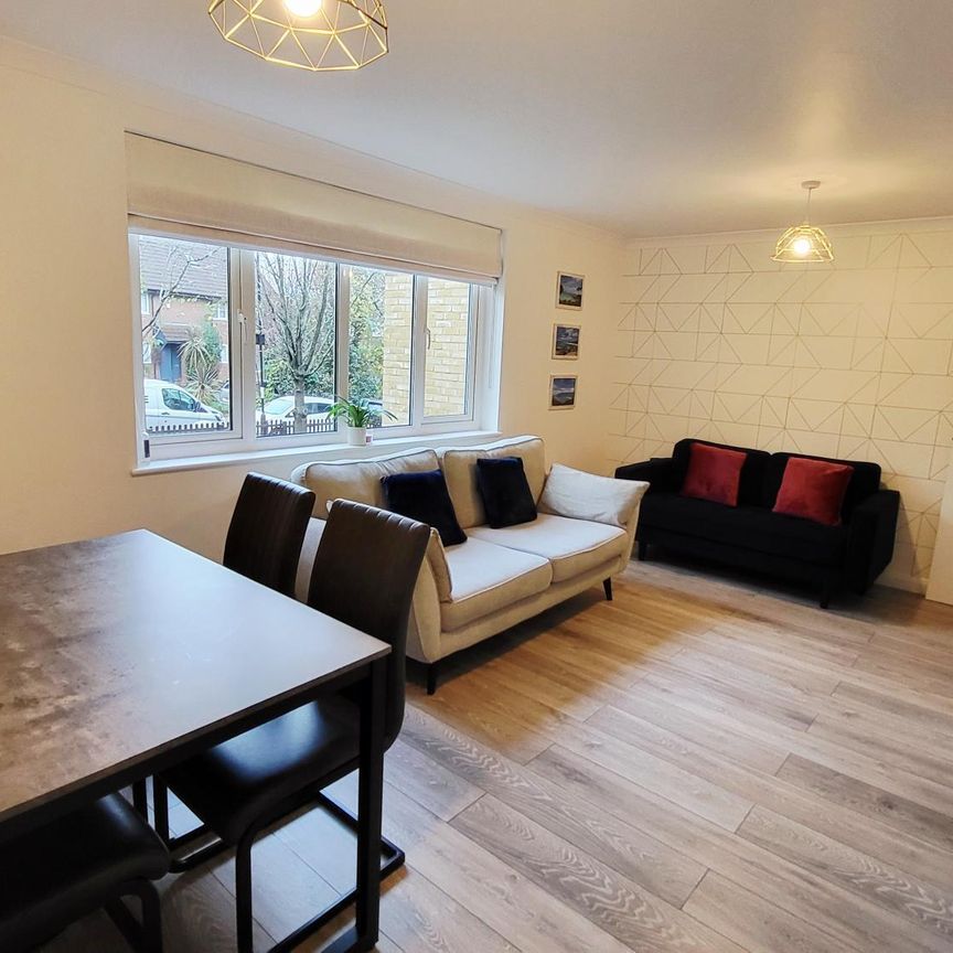 Caledonian Road, London - Photo 1