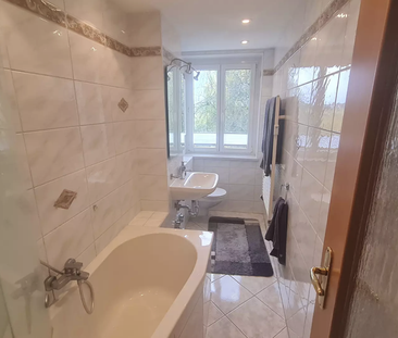 2,5 Zimmer in wunderschöner Lage - mit EBK und Garagenstellplatz - Foto 1