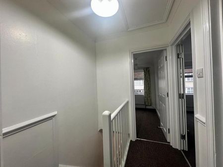 4 bedroom terraced house to rent - Photo 2