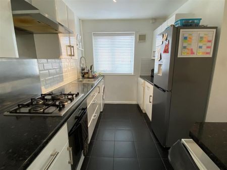 2 Bed Terraced House, Cunard Close, M13 - Photo 5