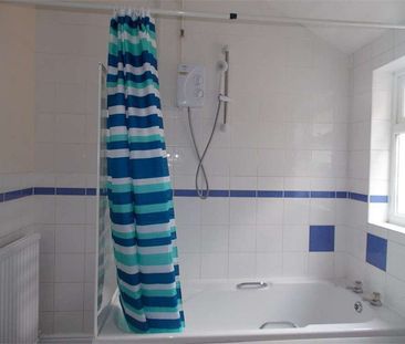 Popular Location Room 6 - Photo 6