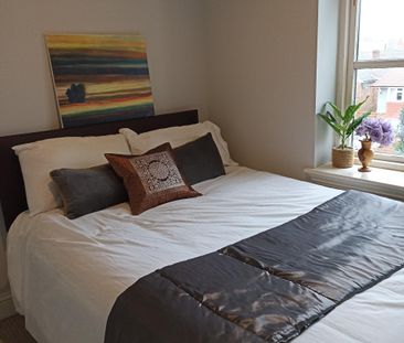 Upton Park - Photo 1