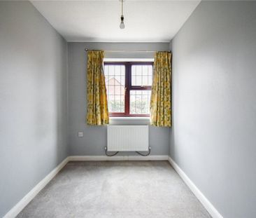 Well presented 3 bedroom detached house situated in the popular Vil... - Photo 5