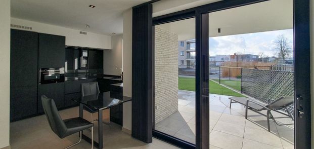 Gelijkvloers nieuwbouwappartement met 2 slaapkamers op exclusieve locatie - Photo 1