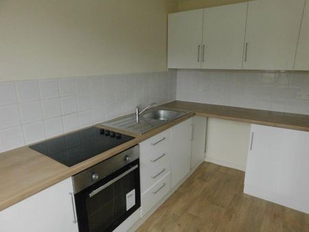 2 bedroom flat to rent - Photo 4